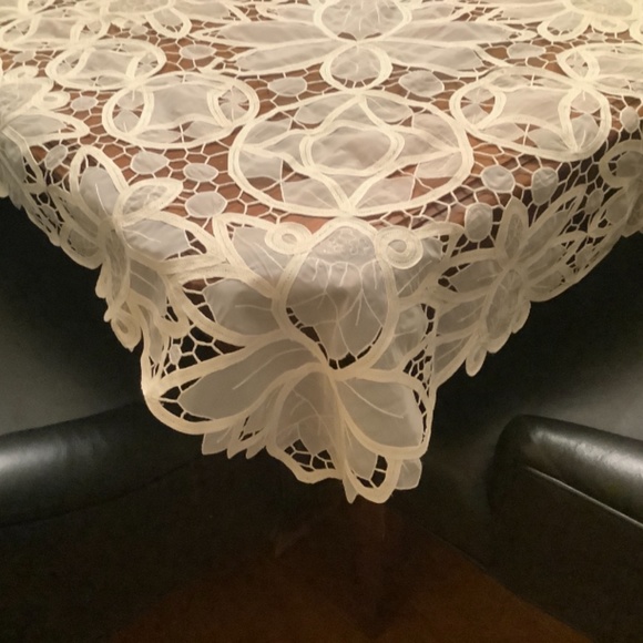 Table Linen - Picture 4 of 4